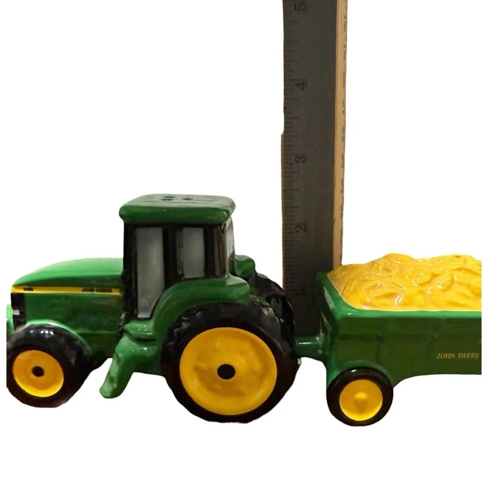 JOHN DEERE TRACTOR AND WAGON SALT AND PEPPER SHAKERS 1998